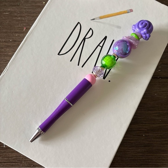 Disney Doorables: Monsters INC.: Celia handmade beaded pen - Picture 3 of 3